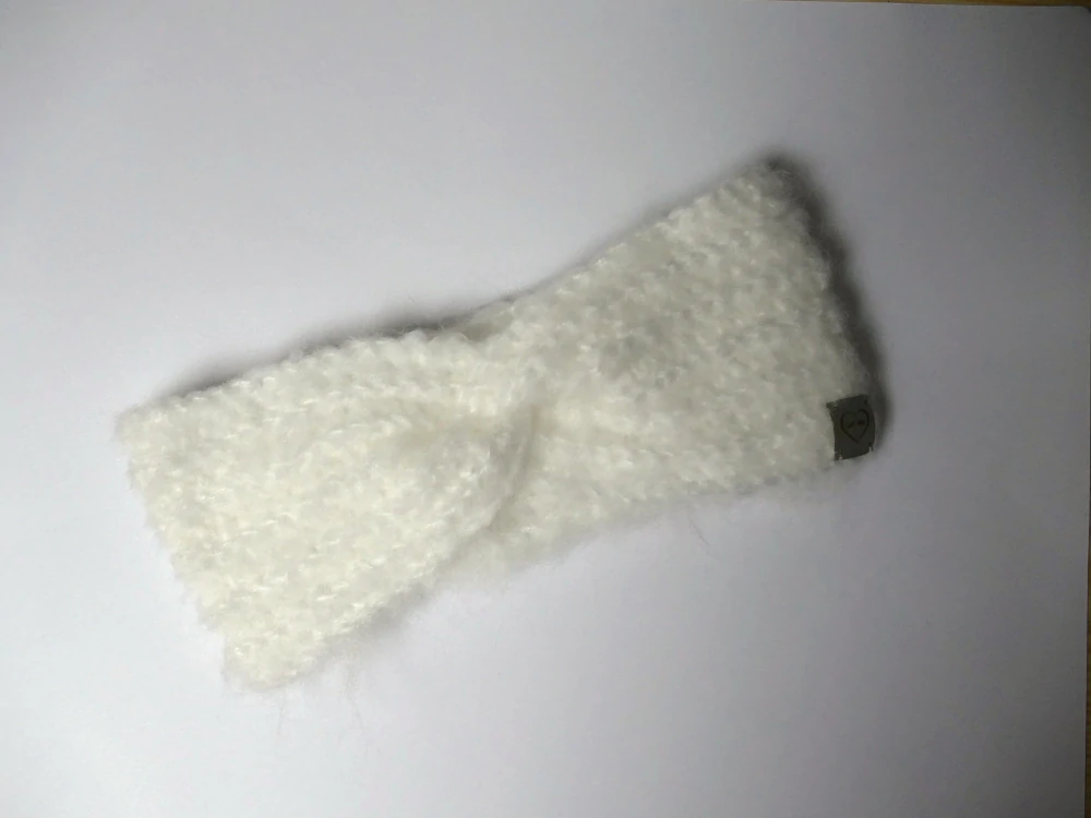 Bílá háčkovaná čelenka (mohér)