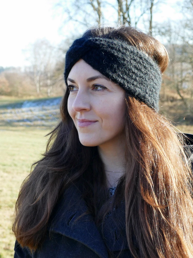 Černá háčkovaná čelenka (alpaka)