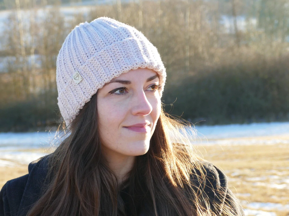 Béžová merino háčkovaná čepice