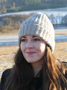 Světle šedá háčkovaná čepice (alpaka+merino)