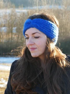 Královsky modrá háčkovaná čelenka (alpaka)