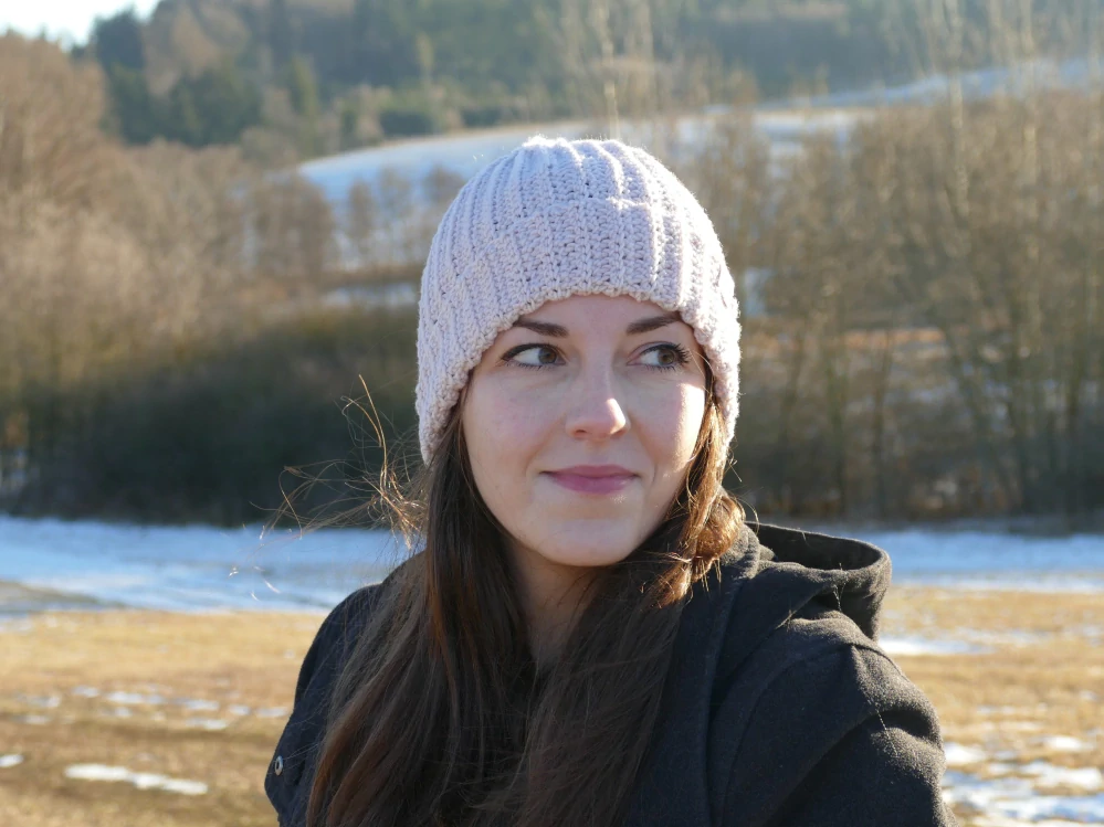 Béžová merino háčkovaná čepice