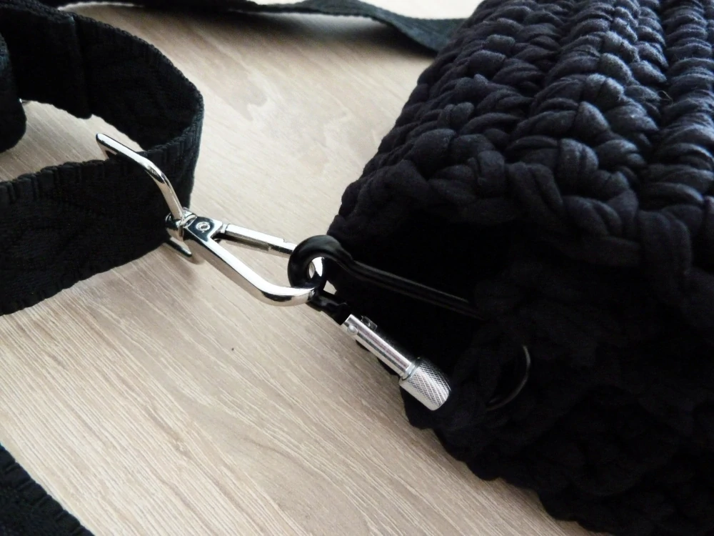 Pánská háčkovaná crossbody taška
