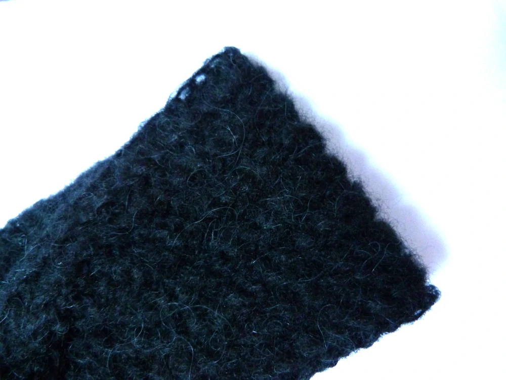Černá háčkovaná čelenka (alpaka)