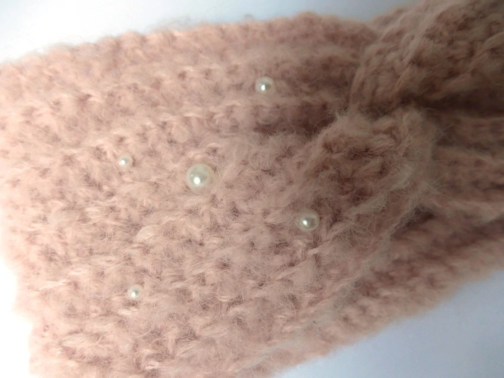 Pudrově růžová háčkovaná čelenka "Pearl" (alpaka)