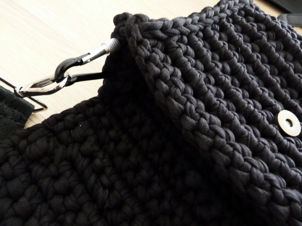 Pánská háčkovaná crossbody taška