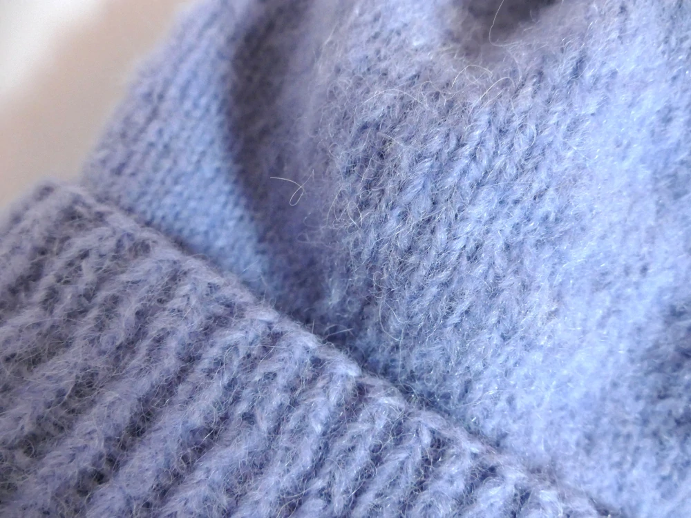 Pletená čepice Lavender s bambulí (alpaka+hedvábí)