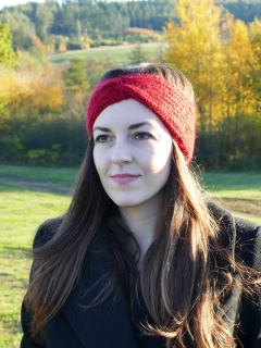 Červená háčkovaná čelenka (mohér)