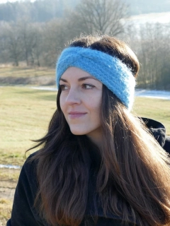 Modrá háčkovaná čelenka (alpaka)