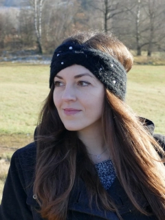 Černá háčkovaná čelenka "Pearl" (alpaka)