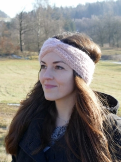 Pudrově růžová háčkovaná čelenka "Pearl" (alpaka)
