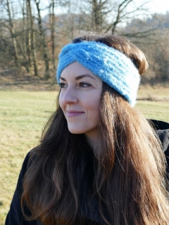 Modrá háčkovaná čelenka "Pearl" (alpaka)