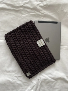 Hnědý obal "Nesahej mi na tablet"